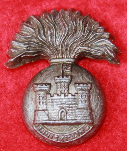 R Inniskilling Fusiliers plastic WW2 Cap Badge